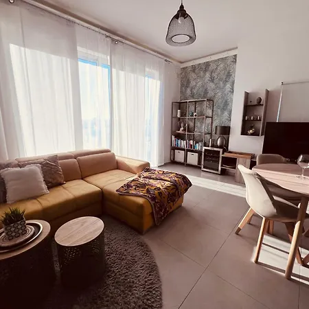 Apartman La88 Sweethome Penthouse With Jacuzzi
